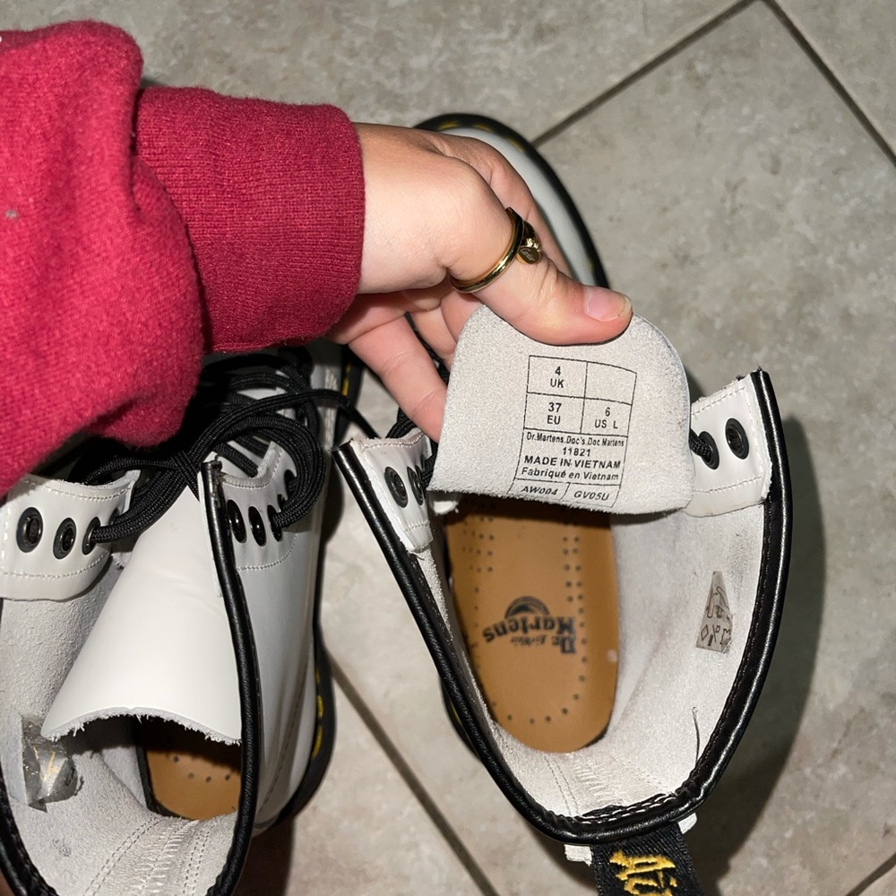 WHITE DOC MARTENS - Picture 4 of 4
